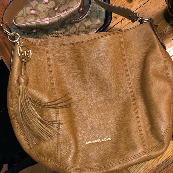 Micheal Kors Tote Bag - Picture 1 of 1